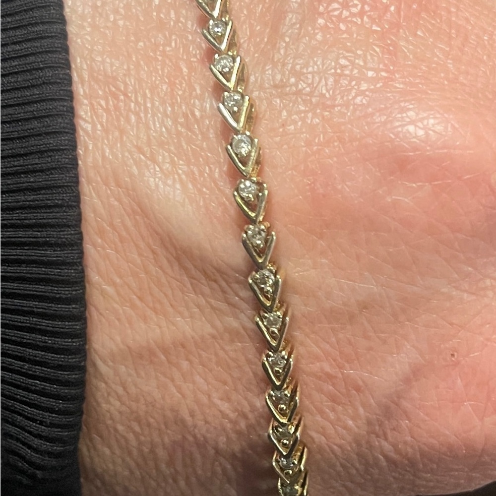 10K Yellow Gold Diamond arrow Link Tennis Bracelet - 7.5"